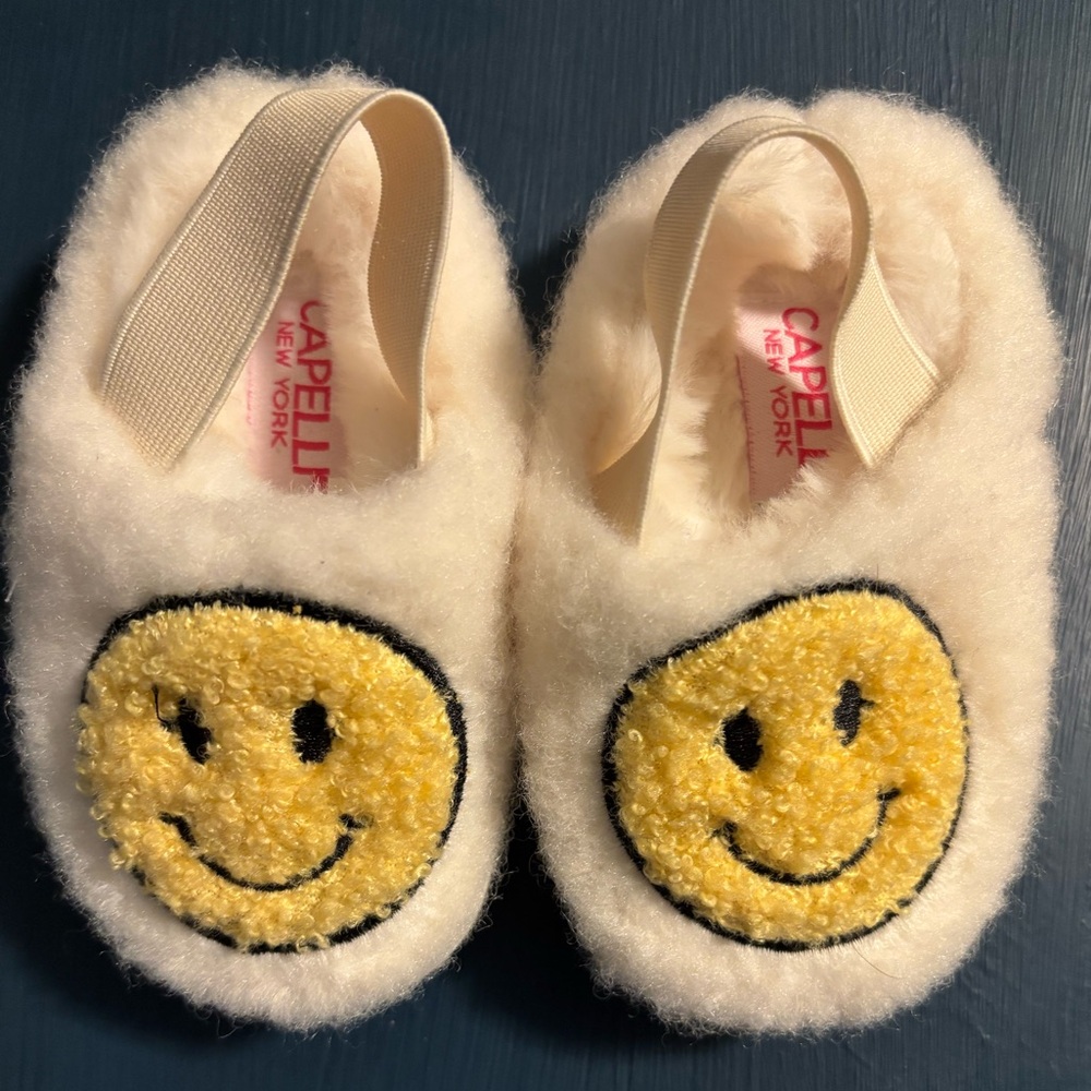 Capelli New York Toddler Slippers Size 4/5